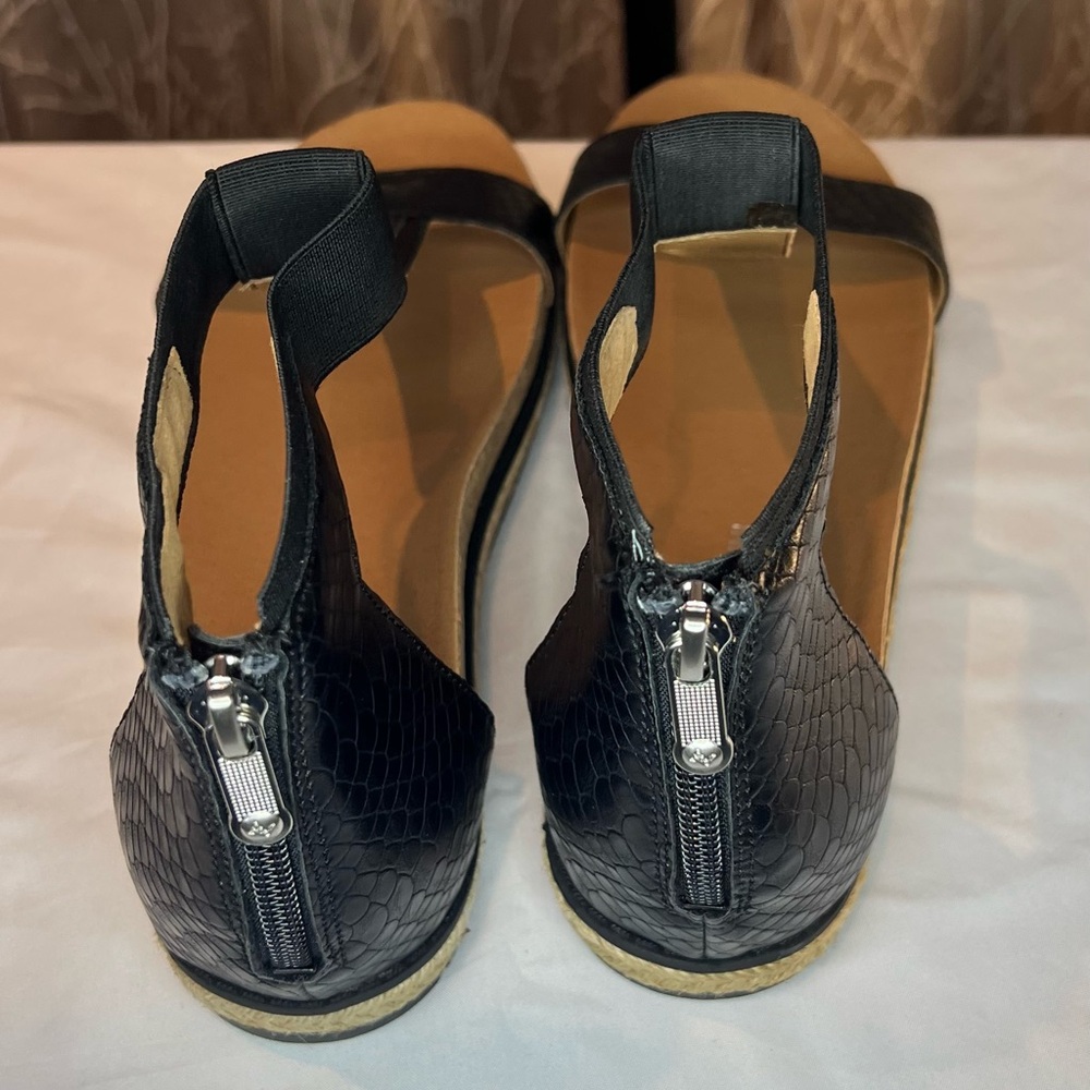 Adrienne Vittadini Black and Tan Sandals Sleek Minimalist Design - Picture 2 of 5